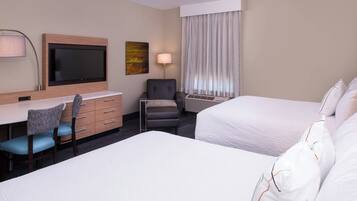 Studiolejlighed - 2 queensize-senge - ikke-ryger | Skrivebord, arbejdsområde til bærbare computere, mørklægningsgardiner