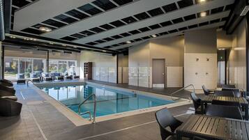 Indendørs pool