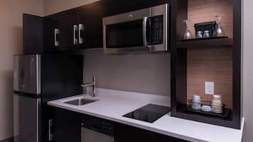 Studio, 2 giường cỡ queen, không hút thuốc | Bếp riêng | Tủ lạnh, lò vi sóng, bếp nấu, máy rửa bát