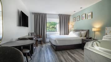 Suite, 1 Queen-Bett, Whirlpool | Schreibtisch, Verdunkelungsvorhänge, Bügeleisen/Bügelbrett