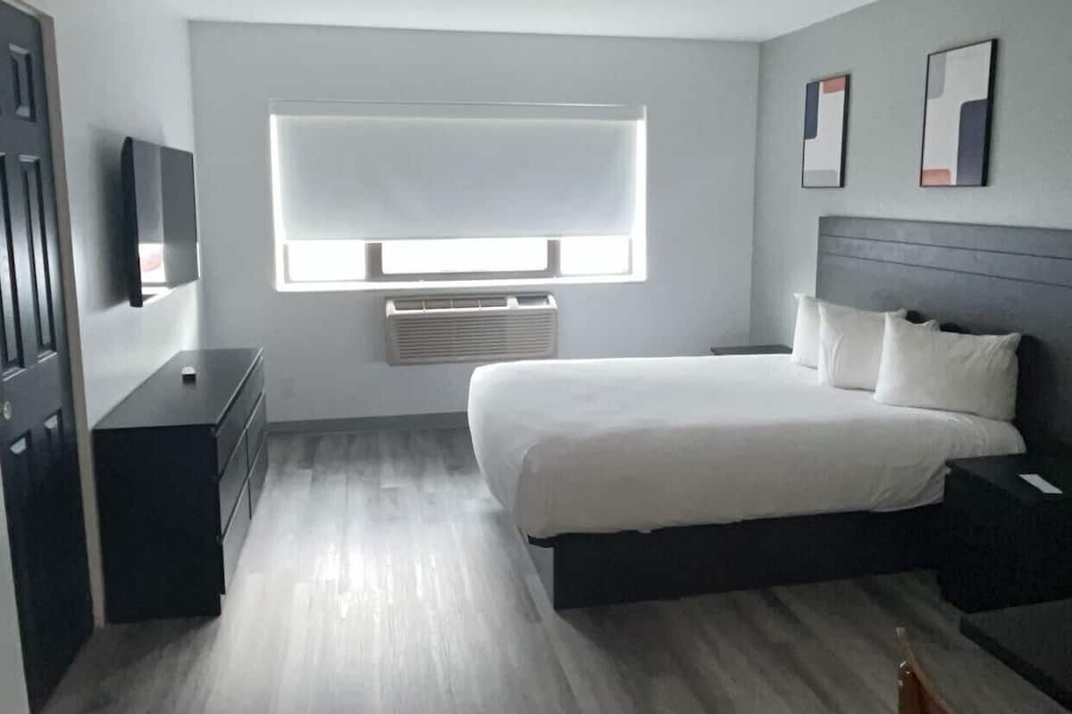 Room, Queen, Non Smoking, Kitchenette | Desk, blackout drapes, iron/ironing board, free WiFi