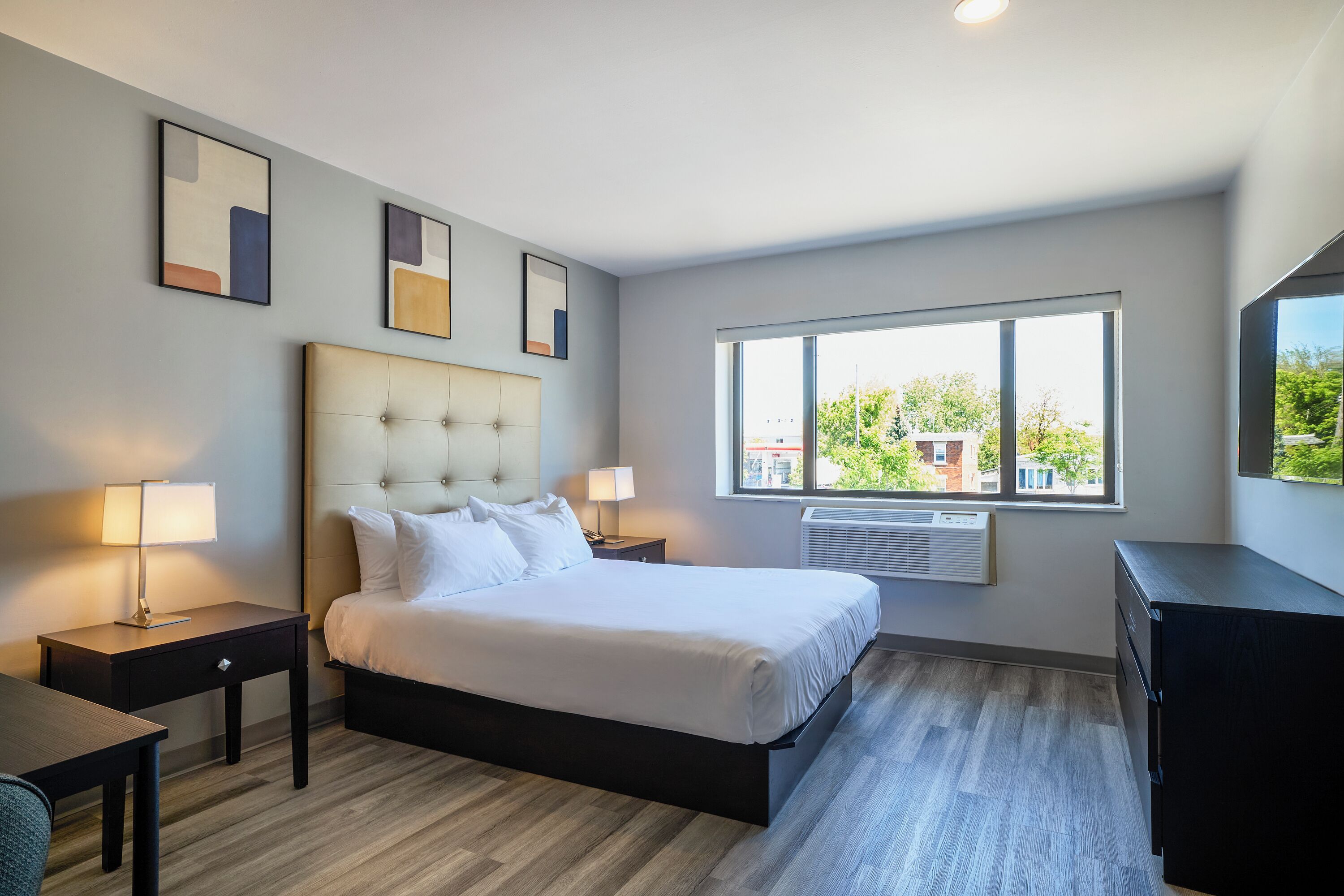 Chambre Supérieure, 1 grand lit, coin cuisine | Bureau, rideaux occultants, fer et planche à repasser, Wi-Fi gratuit