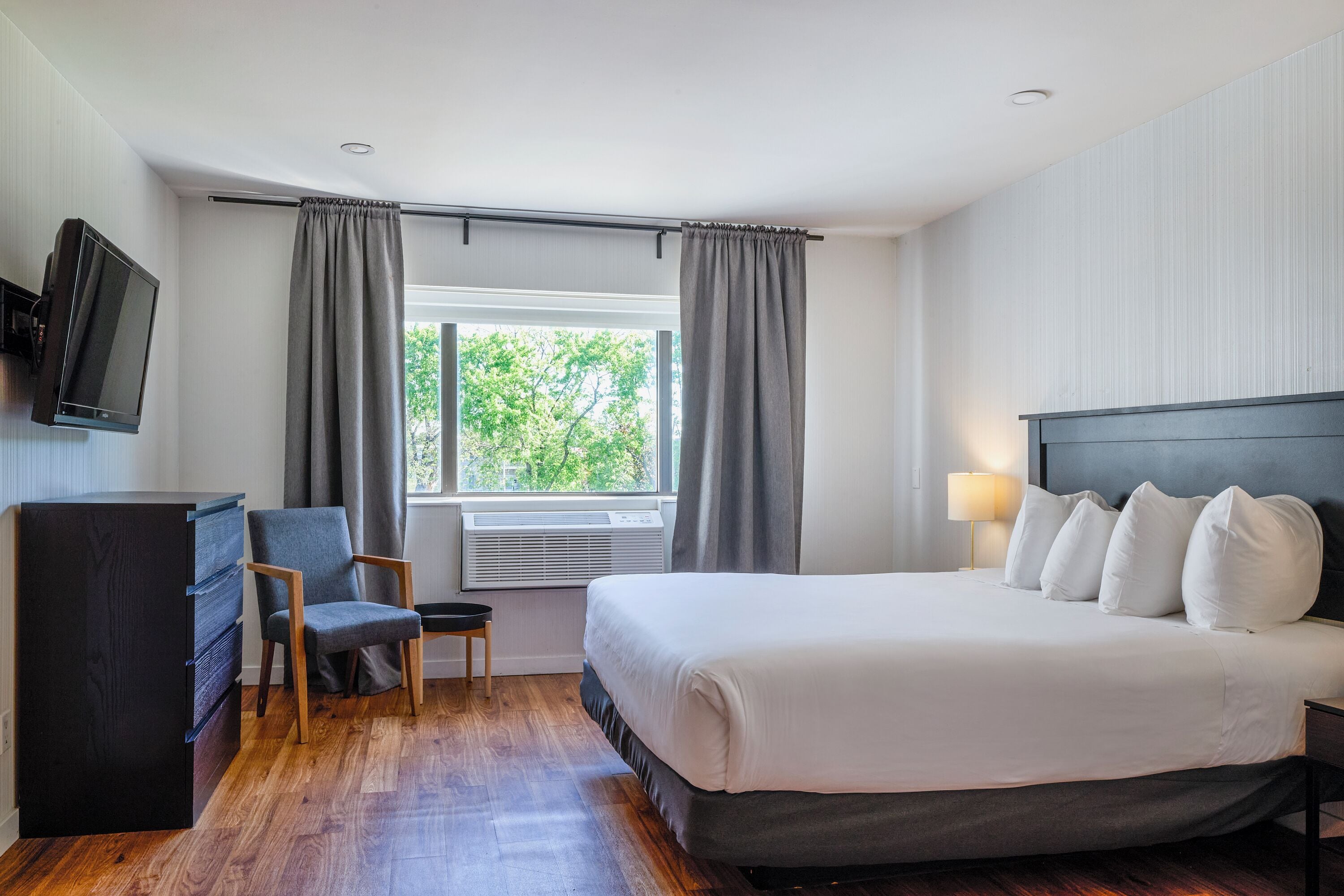 Junior Suite, 1 Queen Bed, Kitchenette