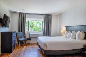 Junior Suite, 1 Queen Bed, Kitchenette