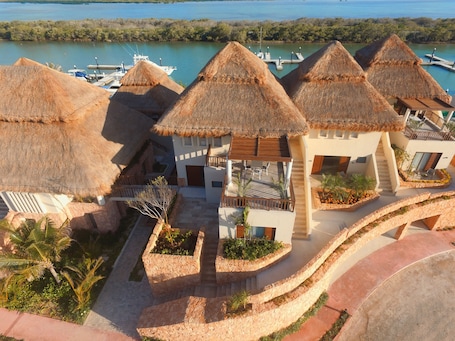 Fachada de la propiedad. Grand Marina Hotel