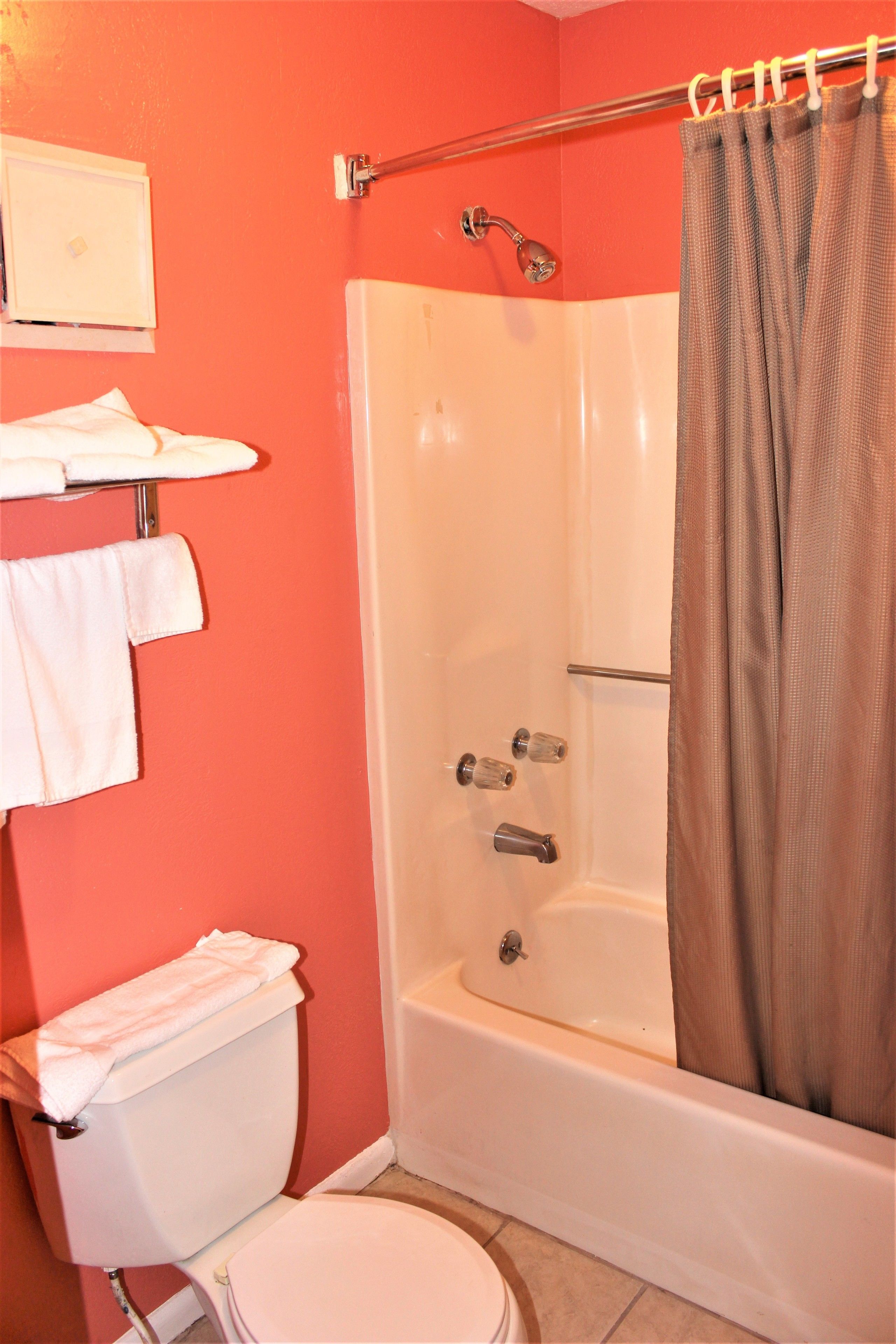 Kombinasi shower/bathtub dan pancuran hujan