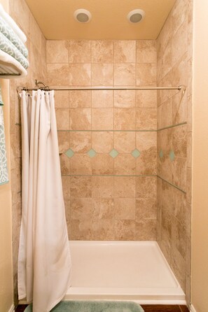 Suite, 1 Bedroom (Elizabeth's Haus-The Nest Lower Suite) | Bathroom shower - Elizabeth's Haus - The Nest - Lower Suite (Fredericksburg)