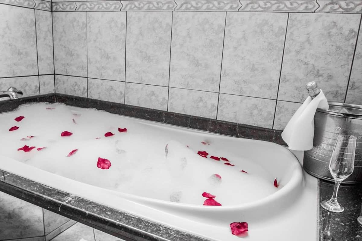 premium double room | bathroom | shower, free toiletries, hair dryer, towels