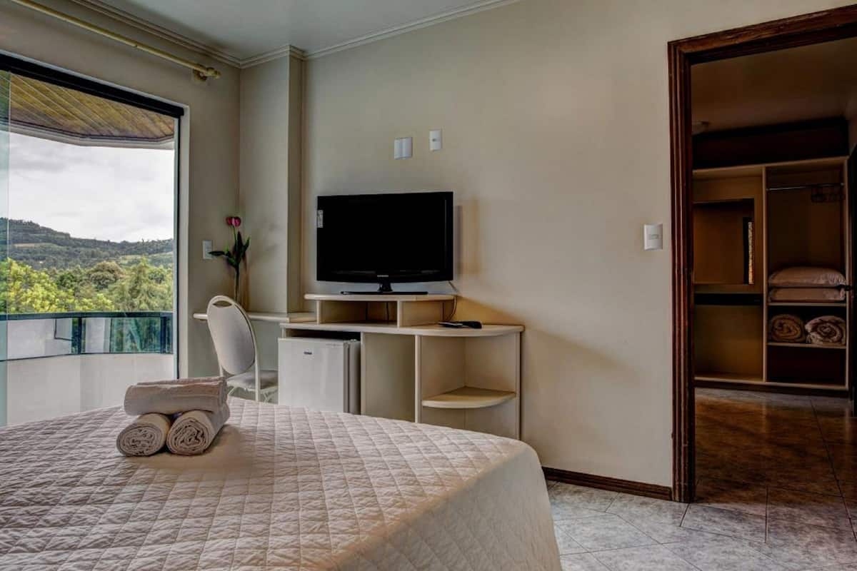 premium double room | premium bedding, minibar, desk, free wifi