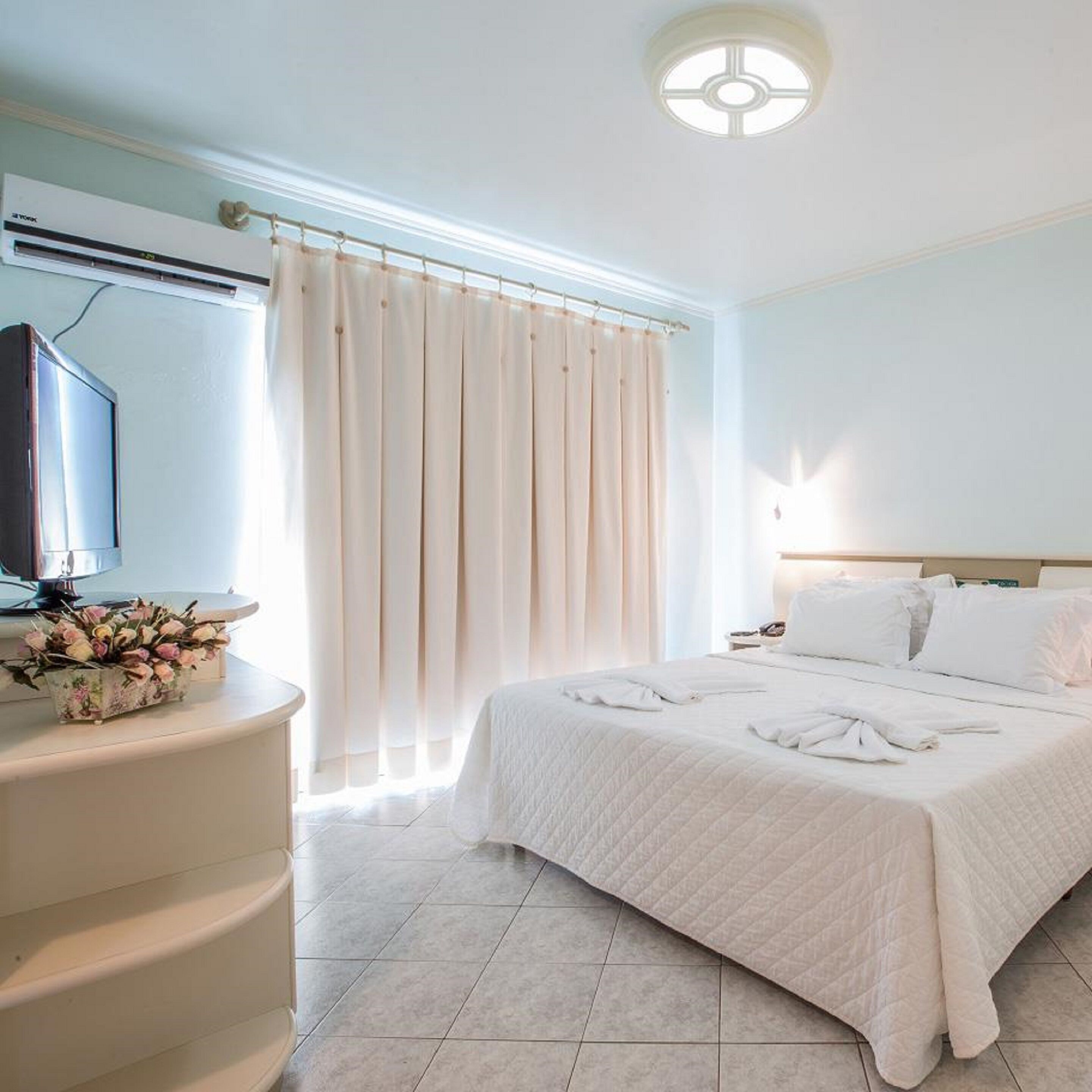 luxury triple room, 1 double bed | premium bedding, minibar, desk, free wifi