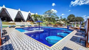 2 indoor pools, 2 outdoor pools, pool umbrellas, pool loungers - Pratas Thermas Resort & Convention (Sao Carlos)