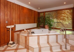 Presidential-Studiosuite, 1 King-Bett, eigenes Bad | Badezimmer | Handtücher