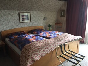 Suíte com design assinado, 1 cama King, para não fumantes, vista para o lago | 1 quarto, cofres nos quartos, quartos à prova de som, Wi-Fi de cortesia