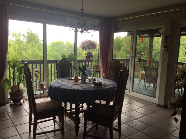 Petit déjeuner préparé sur commande (15 CAD par personne)