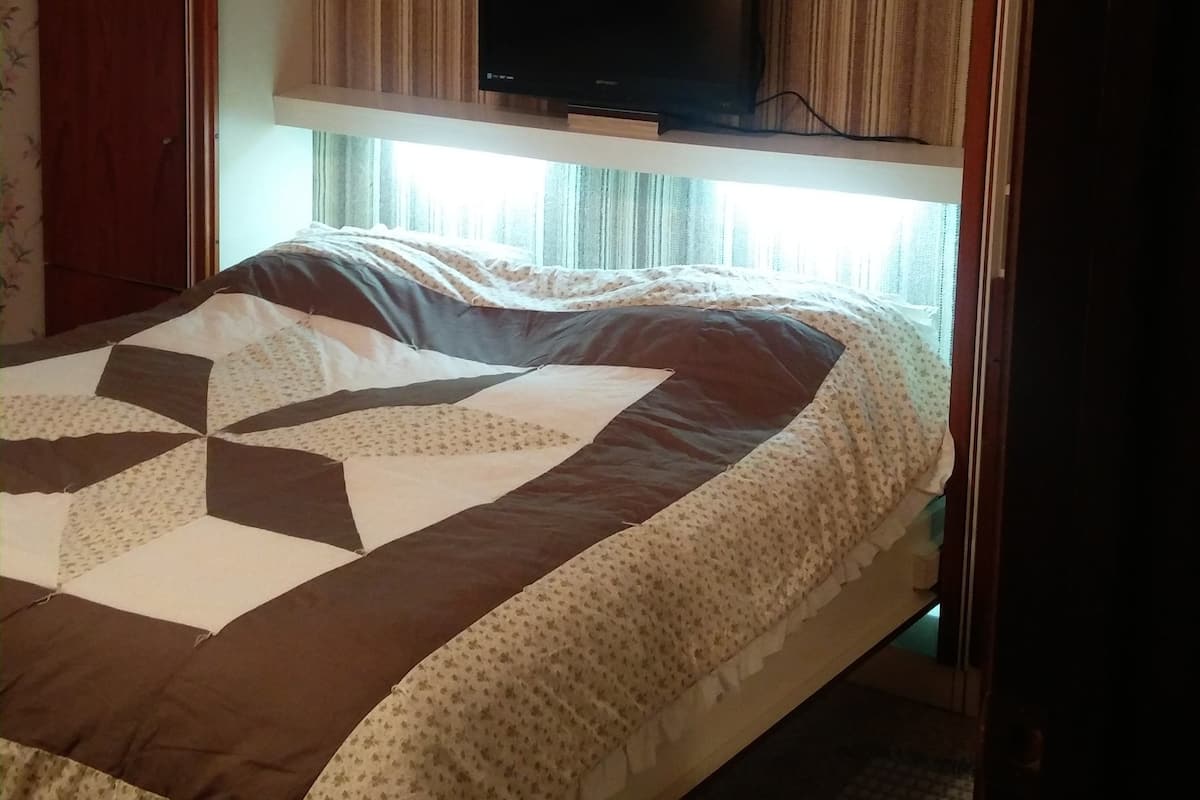 Standard Room, 1 Bedroom, Non Smoking | 1 bedroom, in-room safe, soundproofing, WiFi (free)