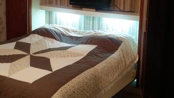 Standard Room, 1 Bedroom, Non Smoking | 1 bedroom, in-room safe, soundproofing, free WiFi