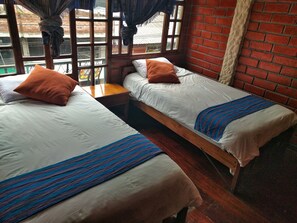 Unclassified image, 4 of 44, button - Erupcion Backpackers Hostel (Baños de Agua Santa)