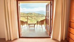 Deluxe Double Room, 1 King Bed, Mountainside | Balcony