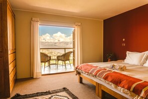 Premium bedding, desk, rollaway beds, bed sheets