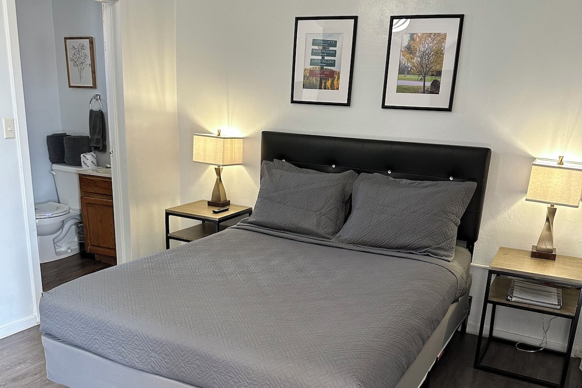 Standard Single Room, 1 Queen Bed