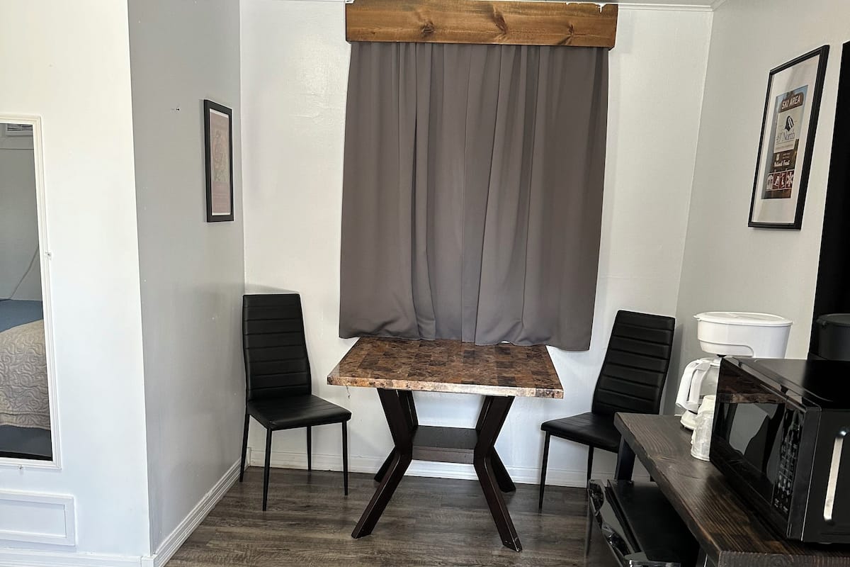 Standard Single Room, 1 Queen Bed