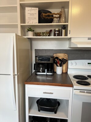 Family Cottage, 2 Bedrooms, Kitchen | Private kitchen