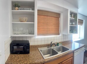 Apartamento | Cocina privada | Frigorífico, microondas y cafetera o tetera