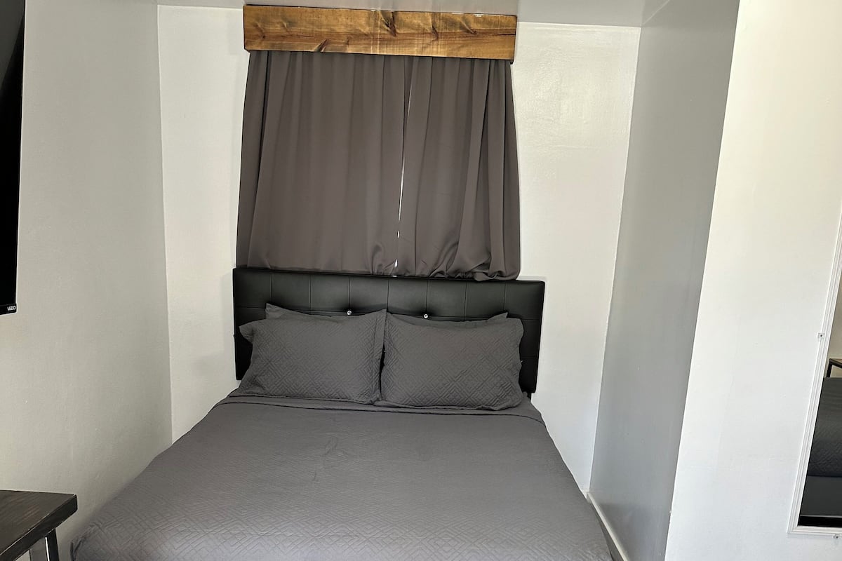 Economy Room, 2 Queen Beds