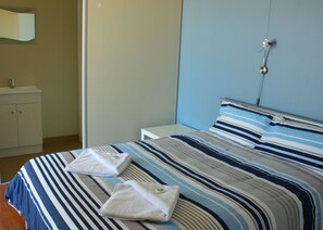 Desk, iron/ironing board, free WiFi - Merinda Village Hotel (Bowen)
