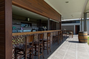Bar (on property) - Merinda Village Hotel (Bowen)
