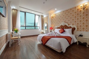 Deluxe Room (With Window) | Minibar, desk, soundproofing, iron/ironing board - Busan Hotel (Hanoi)