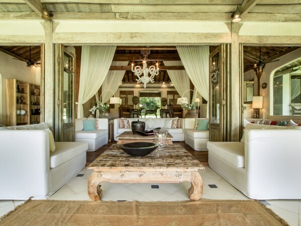 LCD-Fernseher, DVD-Player