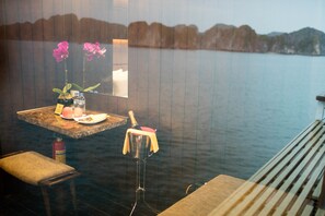 Minibar, in-room safe, desk, free cots/infant beds - Orchid Classic Cruise (Hai Phong)