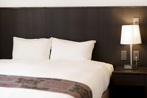 Deluxe Double Room, Non Smoking (with separated bath and toilet) | Premium bedding, down comforters, in-room safe, desk - Racine Home Kyoto SELF CHECK-IN (Kyoto)