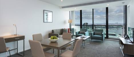 2 Bedroom / 1 Bathroom TWIN Apartment | Living area