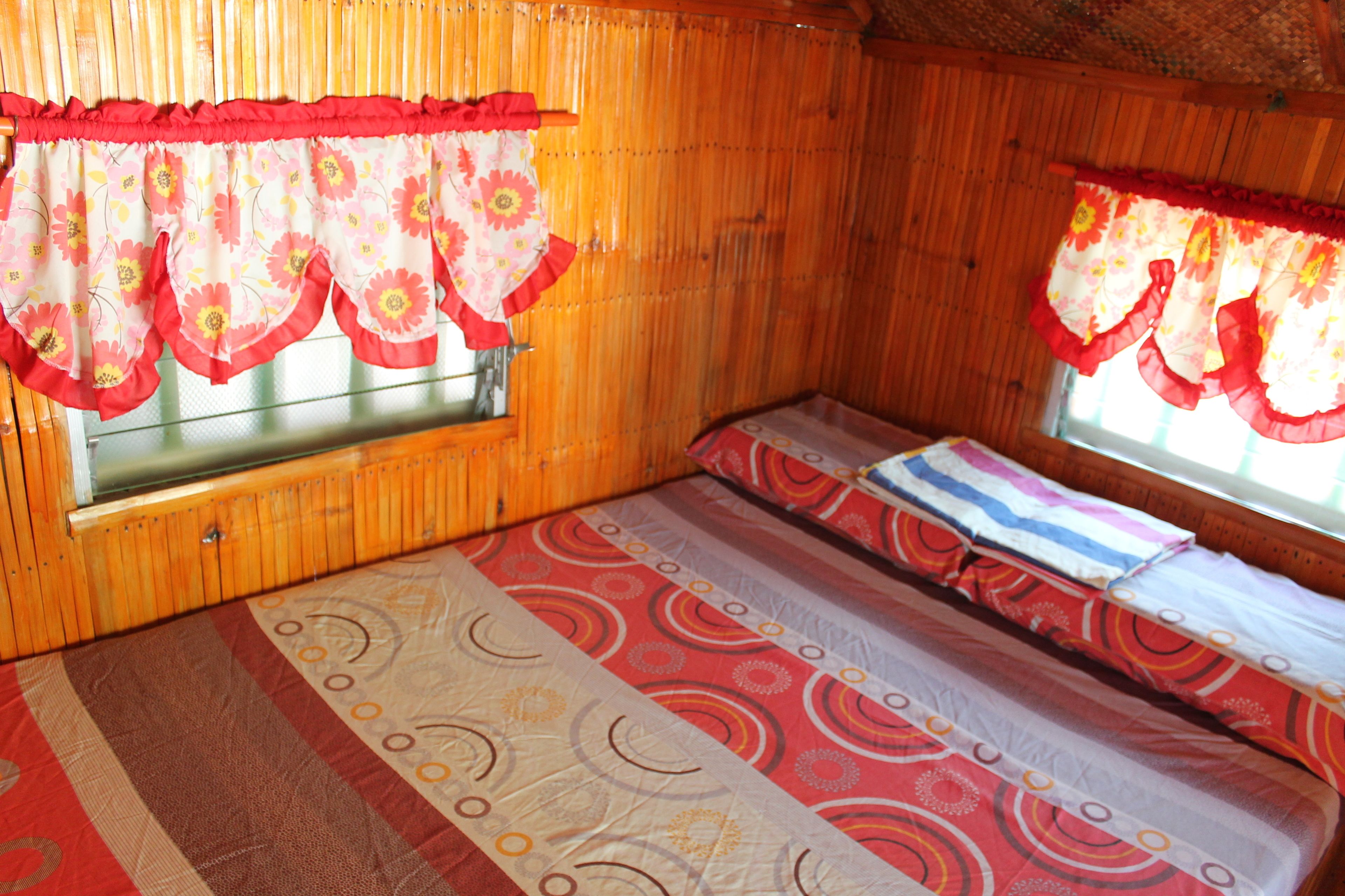 Bamboo House | Desk, free WiFi