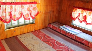 Bamboo House | Desk, free WiFi