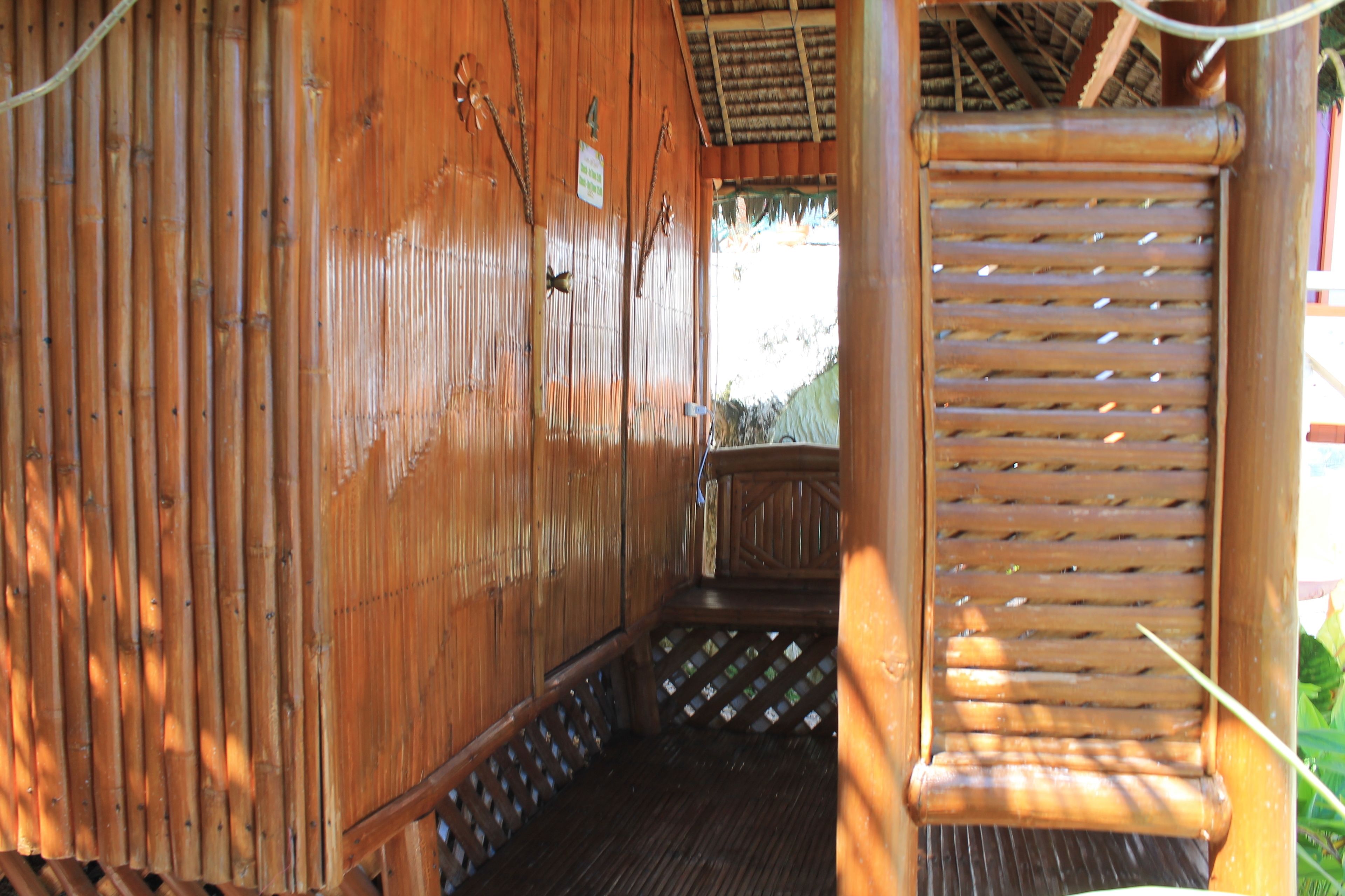Bamboo House | Desk, free WiFi