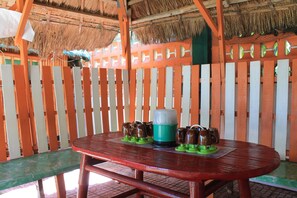 تناول الطعام بالخارج