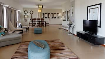 Penthouse (T2) | Salle de séjour | Télévision à écran plat