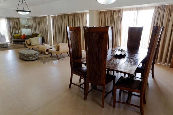 Penthouse (T2) | Ruang keluarga | TV layar datar