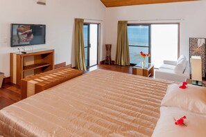 豪華洋房, 湖景 | 1 間臥室、高級寢具、客房內保險箱、書桌