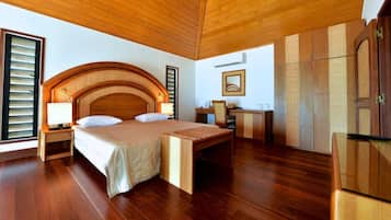 1 bedroom, premium bedding, in-room safe, desk