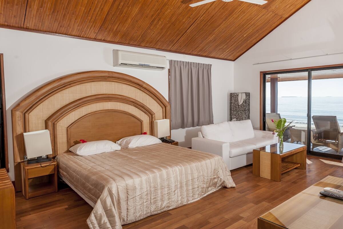 Royal Bungalow, Lagoon View | 1 bedroom, premium bedding, in-room safe, desk
