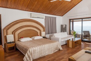 Royal Bungalow, Lagoon View | 1 bedroom, premium bedding, in-room safe, desk - Paradis d' Ouvea (Ouvea)