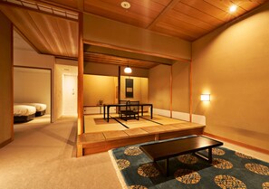 Traditional-Zimmer, Flussblick (with Tatami area, 301)