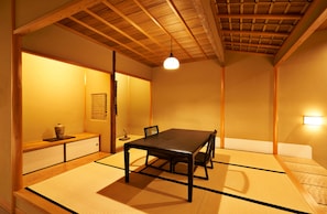River view room with Tatami area 301 | Free minibar, in-room safe, individually decorated, desk - Aoi Hotel Kyoto (Kyoto)