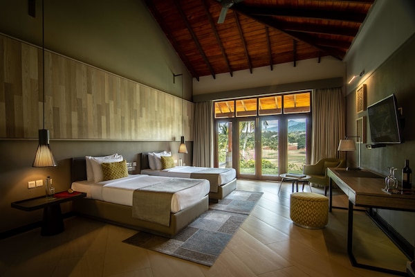 Nhà gỗ Deluxe | Bộ đồ giường cao cấp, minibar, két bảo mật tại phòng, bàn