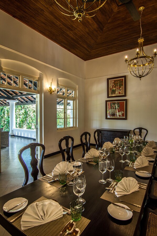 3 Bedroom Bungalow | In-room dining