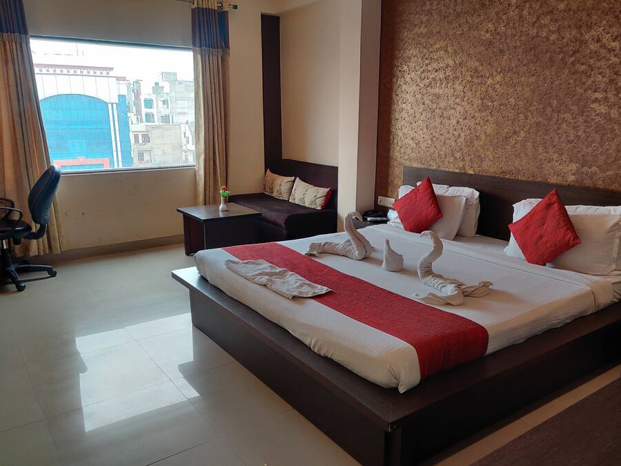 Quarto casal real, 1 quarto, vista para a cidade | Roupas de cama premium, escrivaninha, cortinas blackout